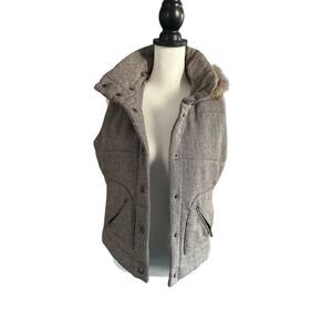 B B Dakota Women's Vest with Hood Medium Brown Gold